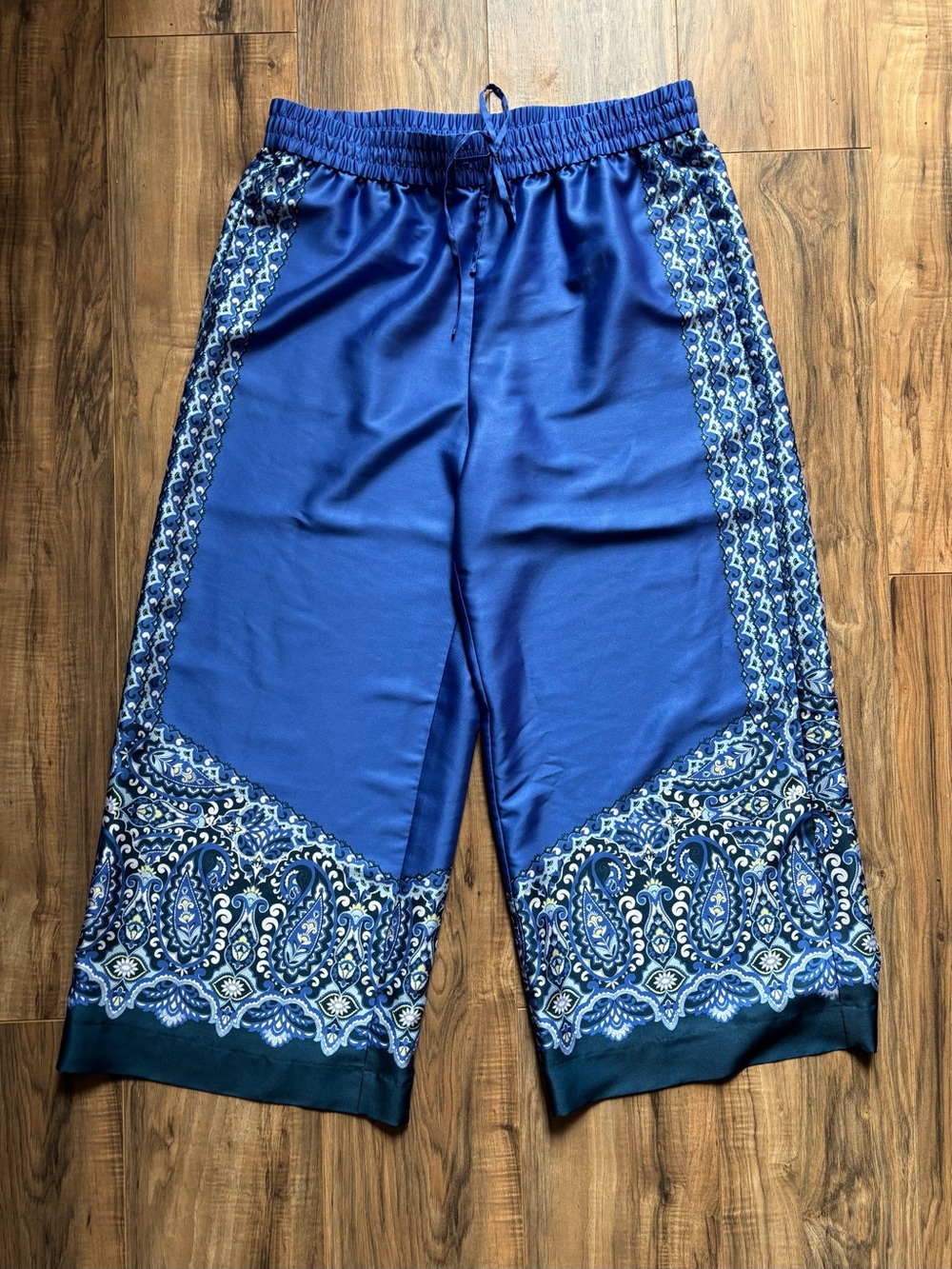 Chico's blue paisley print 14” wide leg cropped pants Size L